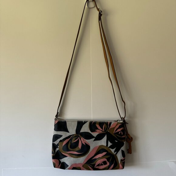 Fossil floral sling bag with front zippered pocket - Picture 6 of 7